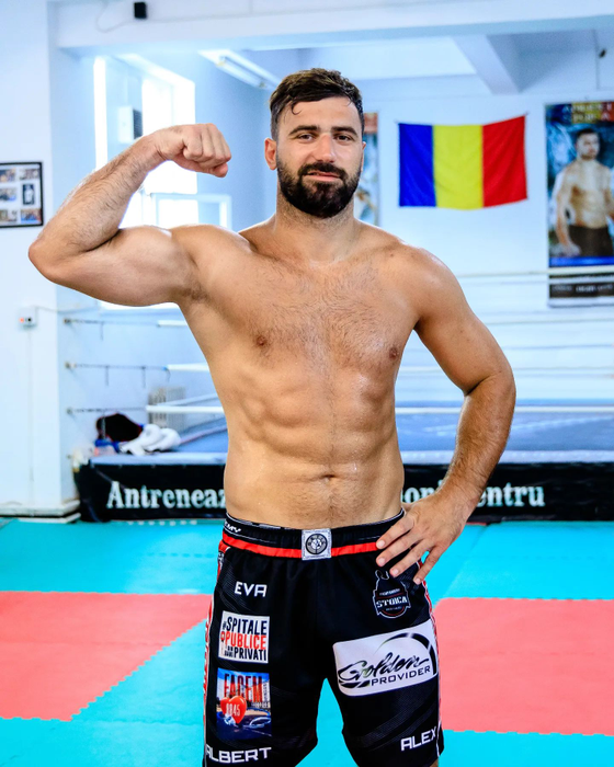 Andrei Stoica: "Exact așa este, câteodată un pumn bine plasat, dacă nu ești stăpân pe tine, îți dă toate strategiile peste cap. Nu mai știi pe unde ești, nu mai știi ce să faci. Dar de asta există antrenamentul, există antrenorii, exiști tu ca persoană!"