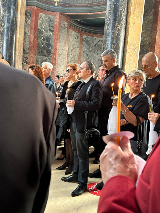 Alexandru Arșinel a fost înmormântat în cimitirul Bellu, duminică, în jurul prânzului. A fost condus pe ultimul drum de peste 200 de oamani (Foto: CANCAN.RO)