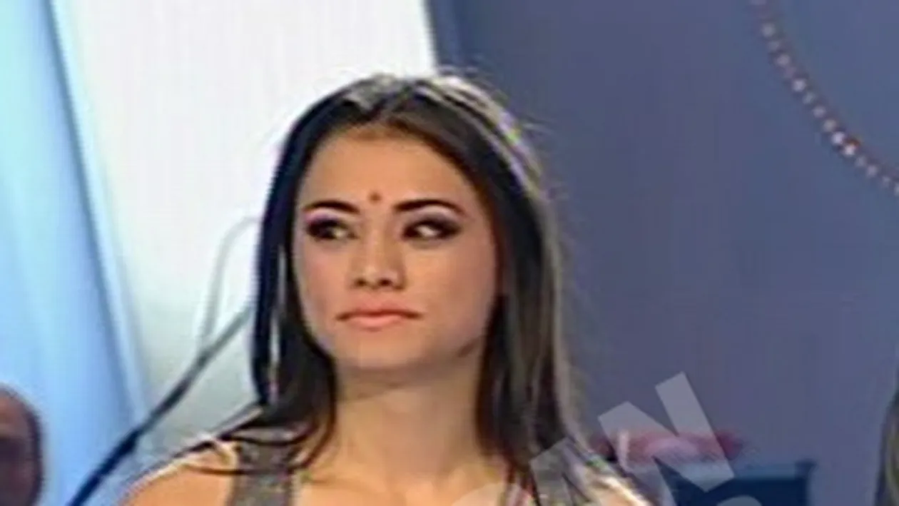 Aylin este o indianca perfecta! Uite cat de simpatica e in costumatie specifica din India!