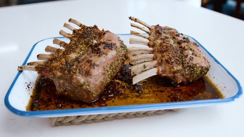 Coaste de miel ca pe Muntele Athos. Rețeta mediteraneană perfectă pentru masa luminată de Paște