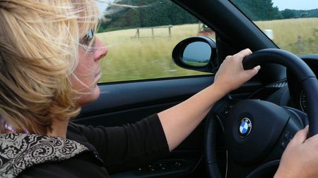 Vești proaste pentru românii care merg cu mașina în vacanță! Taxa care le scoate mai mulți bani din buzunare