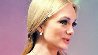 Femeile care "raspund pentru guvernanti" seamana bine intre ele. Purtatoare de cuvant la indigo!