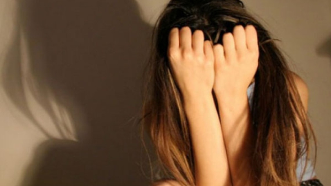 Metoda „Lover Boy”: a făcut-o să se îndrăgostească de el, iar mai apoi a obligat-o să se prostitueze. „Îmi era teamă ca părinții mei să nu afle...”