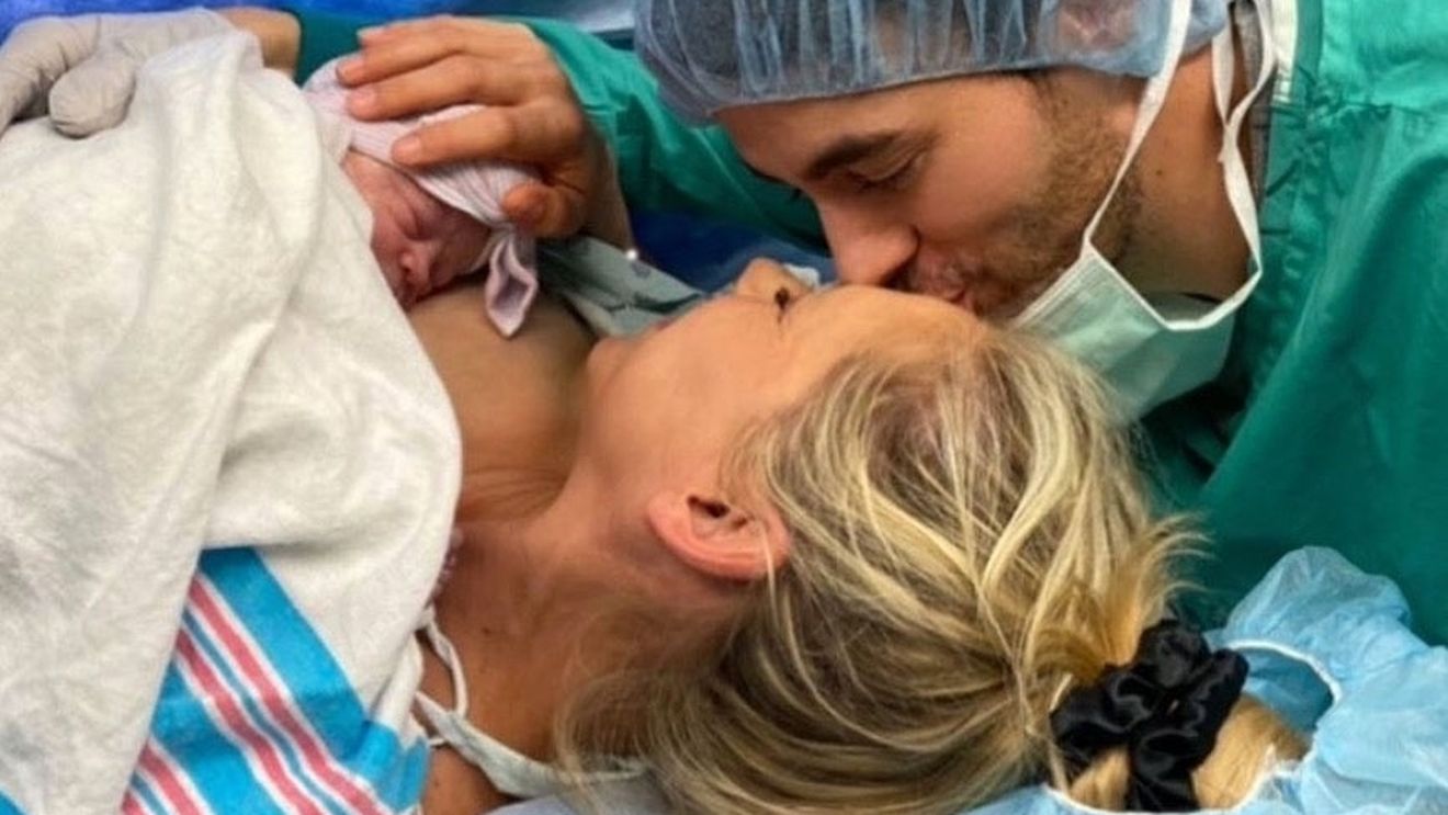 Enrique Iglesias, tată pentru a patra oară! Anna Kournikova este însărcinată