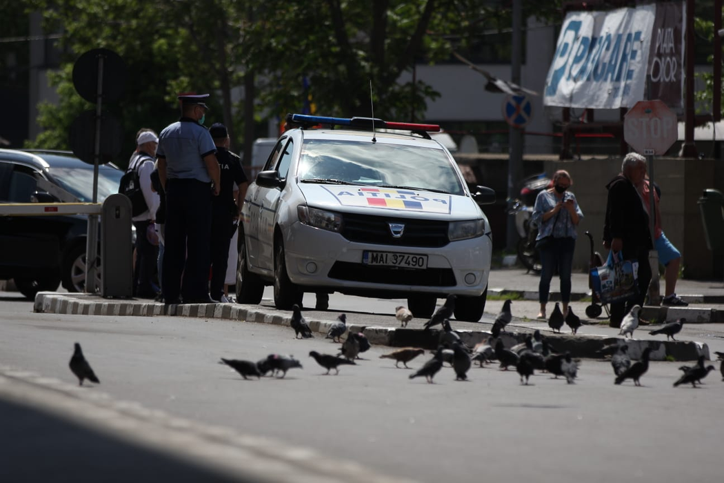 Coadă uriașă la mici, de 1 Mai, la Terasa Obor