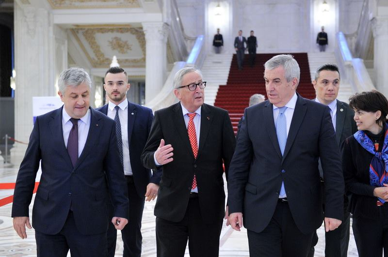 Reacția incredibilă a lui Călin Popescu Tăriceanu după ce a văzut cum apare pe afișele electorale. Cea mai recentă poză e virală
