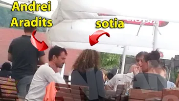 Blond, cu bucle mari si zambet divin! Uite ce baiat frumos are Andrei Aradits! Imagini de colectie