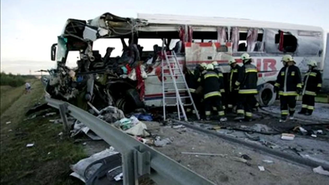 Accident cu un autocar romanesc in Ungaria! Cel putin 22 de persoane au fost ranite