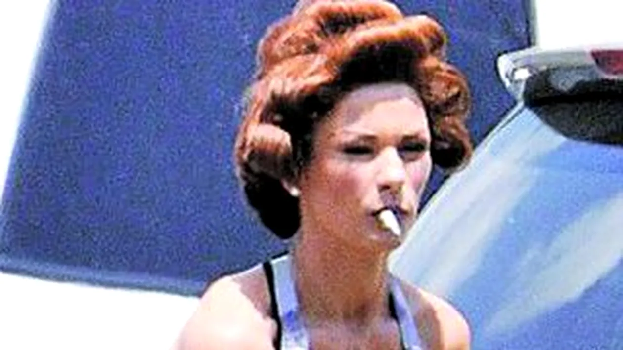 Catherine Zeta-Jones si-a aratat sarmalutele si muschii la filmari