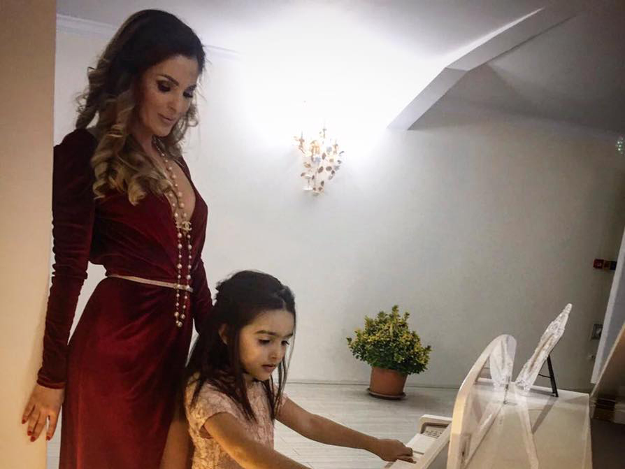 Denisa Nechifor, momente de panică! Rania a căzut de pe canapea şi… “Am ţipat, copilul meu…”