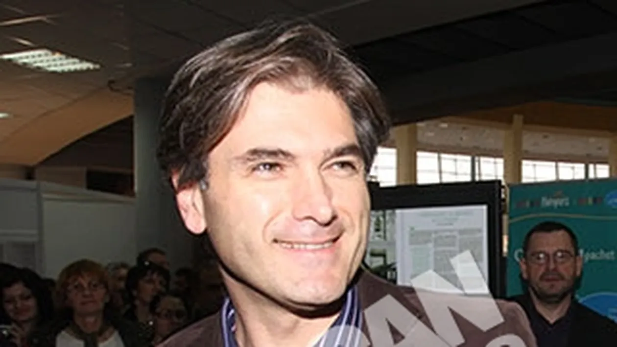 Soc! Mircea Radu s-a cununat civil cu Raluca Olaru! S-a casatorit in sufrageria socrului din Stefanesti de Botosani