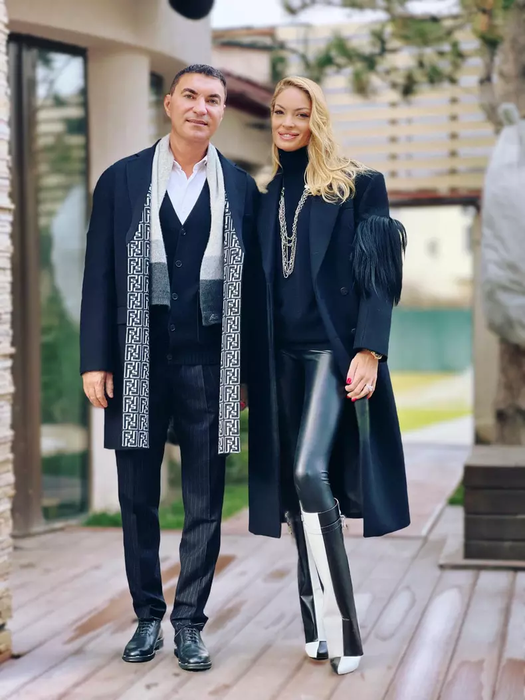 Cum arată locuința Valentinei Pelinel și a lui Cristi Borcea. Imagini cu bradul din living