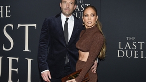 Deși divorțează de Ben Affleck, Jennifer Lopez păstrează inelul de logodnă de 5 milioane de dolari primit de la acesta. "Pentru mine, înseamnă ..."