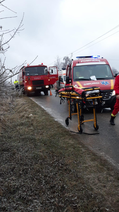 Impact devastator în județul Prahova. La volan se afla un agent de poliție, iar patru persoane au ajuns la spital