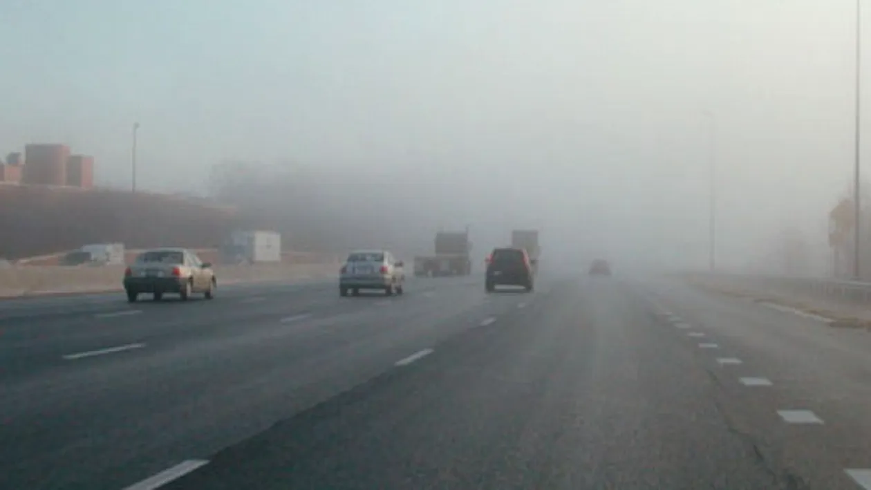 Cod galben de ceata pentru 12 judete si autostrada A2, in urmatoarele ore