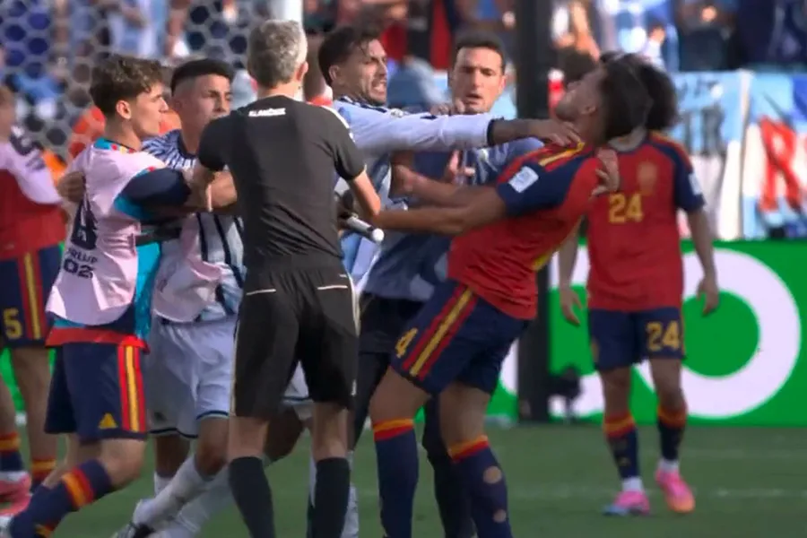 incaierare la finala cupei mondiale 2026 intre leandro paredes si eric garcia