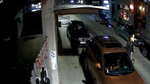 Încă două capete de acuzare pe numele piromanului din Capitală care a incendiat opt mașini