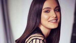 ALEX VELEA s-a "încuscrit" cu... ANDREEA ESCA! ALEXIA ERAM s-a pozat sexy, apoi s-a afişat cu noul iubit, care este nimeni altul decât "copilul de suflet" al lui VELEA!