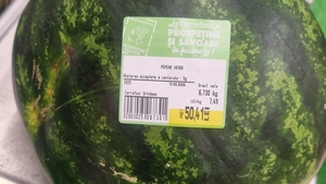 Cezar din București a cumpărat un pepene din Carrefour, pe care a dat 50 lei. Ajuns acasă. l-a tăiat. Ce era în interior, de fapt