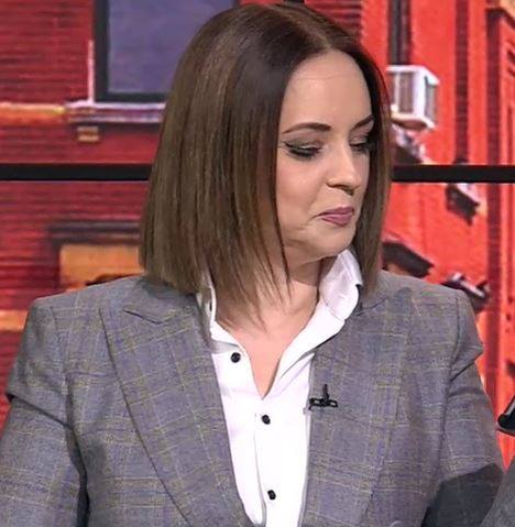 Andreea Marin s-a îngrăşat şi nu mai arată aşa cum o ştiai! A făcut guşă. FOTO