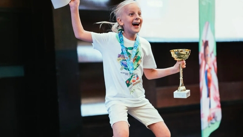 Câți bani a primit olimpicul la matematică din Caracal. A fost premiat alături de profesoara sa