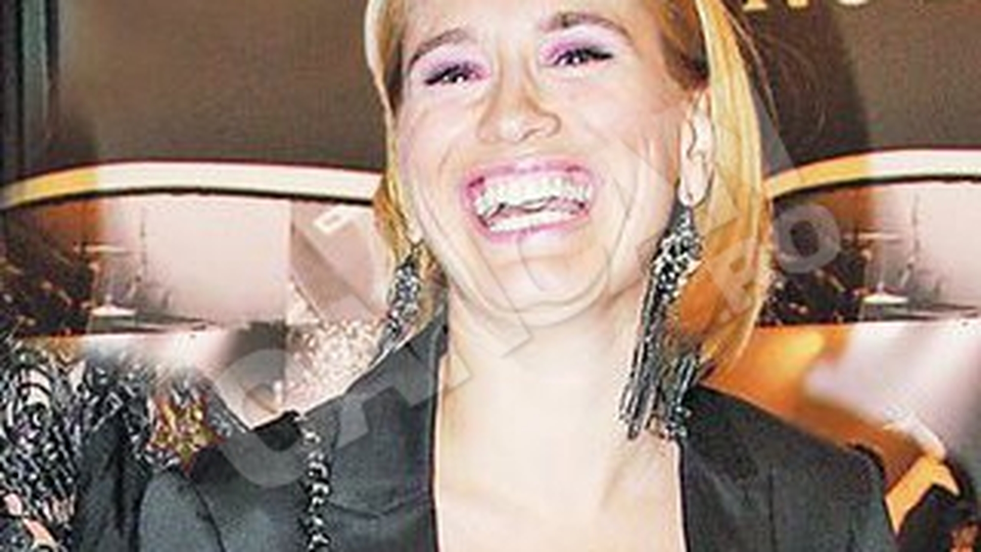 Andreea Esca e inca naturala! "M-am gandit la operatii estetice, dar le mai aman"