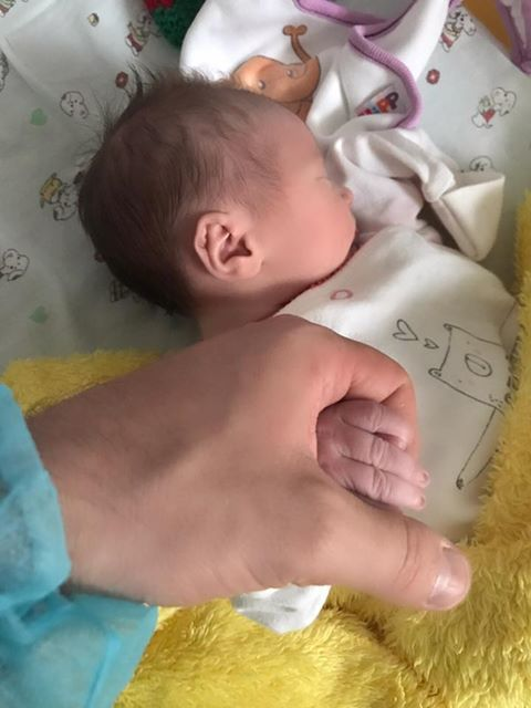 Fetiţa celor doi a adormit