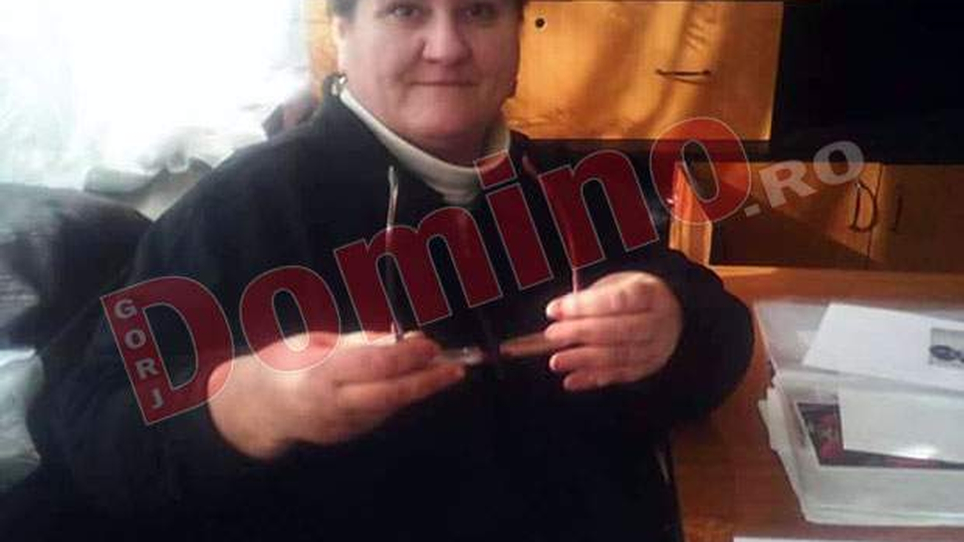 Caz incredibil la o școală din Gorj! O profesoară umblă cu un ciocan la ea și se crede Ecaterina Teodoroiu reîncarnată