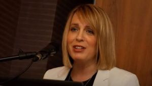 Prezentatoarea TV Lisa Shaw a murit, după ce s-a vaccinat cu serul de la AstraZeneca. Ce scrie în raportul medicilor legiști