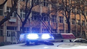 Înșelătorie grosolană! Au comandat de pe internet măști medicinale și în realitate au primit un colet cu alt conținut