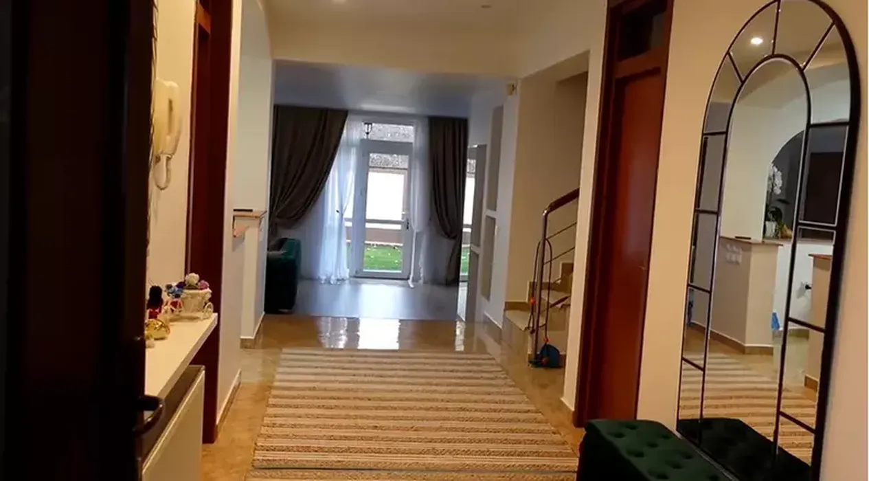 Cum arată vila de lux în care locuiește Nea Mărin. Liviu Vârciu l-a dat de gol: „Ia uite ce bani are!”