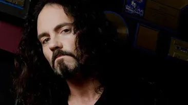 Imagini şocante! Un toboşar a murit după ce s-a prăbuşit pe scenă