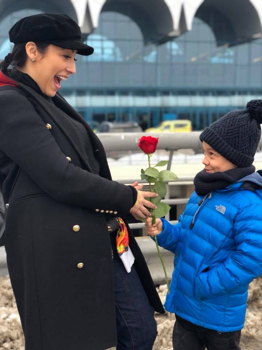 Andra, poză de album împreună cu familia de Paște. Toți au zâmbit când au văzut ce avea fiul artistei desenat pe oul încondeiat