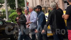 Imagini IREALE CU Johnny DEPP la Bucureşti. A chefuit într-o cârciumă, baricadat cu pătura-n geam!