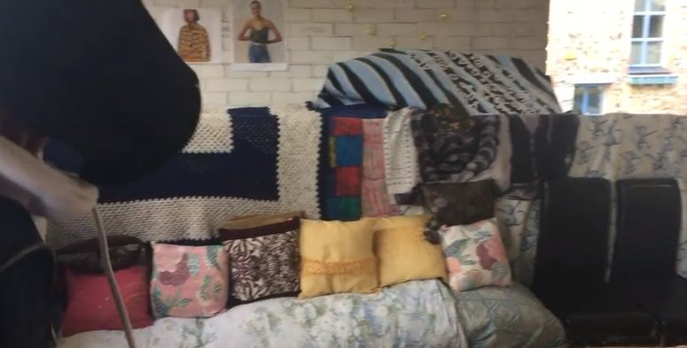Cum a reușit un om al străzii să-și facă „hotel de lux” în parcare