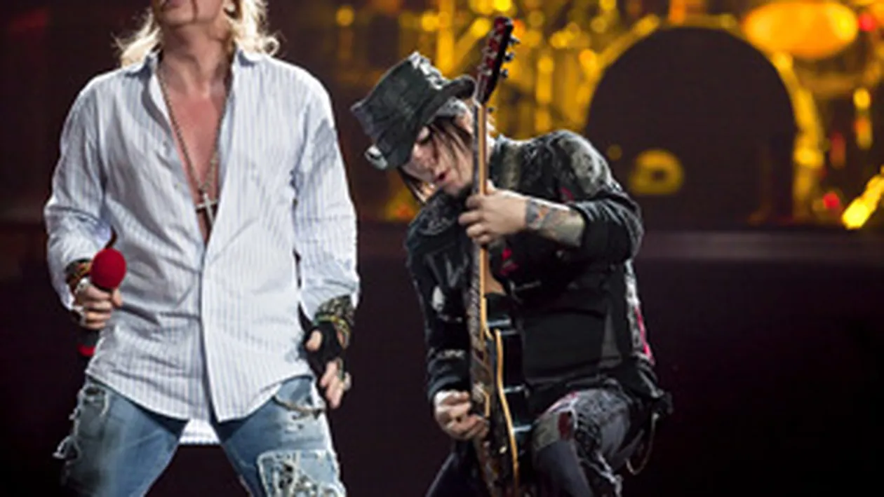 Rockerii de la Guns N' Roses au urcat pe scena cu o intarziere de aproape doua ore!