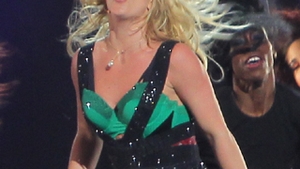 Britney, inlocuita de un travestit in ultimul videoclip