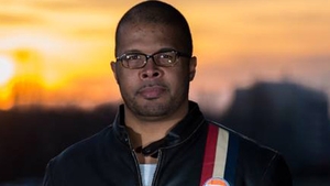 Cabral Ibacka iti da gratis un smartphone! Trebuie sa indeplinesti o singura conditie: "Te bagi?"