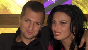 A invitat-o în maşina şi au dat frâu liber pasiunii! Amor cu iubita milionara pe patru roti! Fostul iubit al Crudutei s-a...