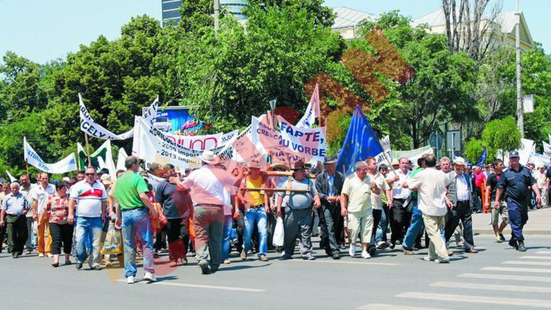Atentie, soferi! Ocoliti Piata Victoriei!