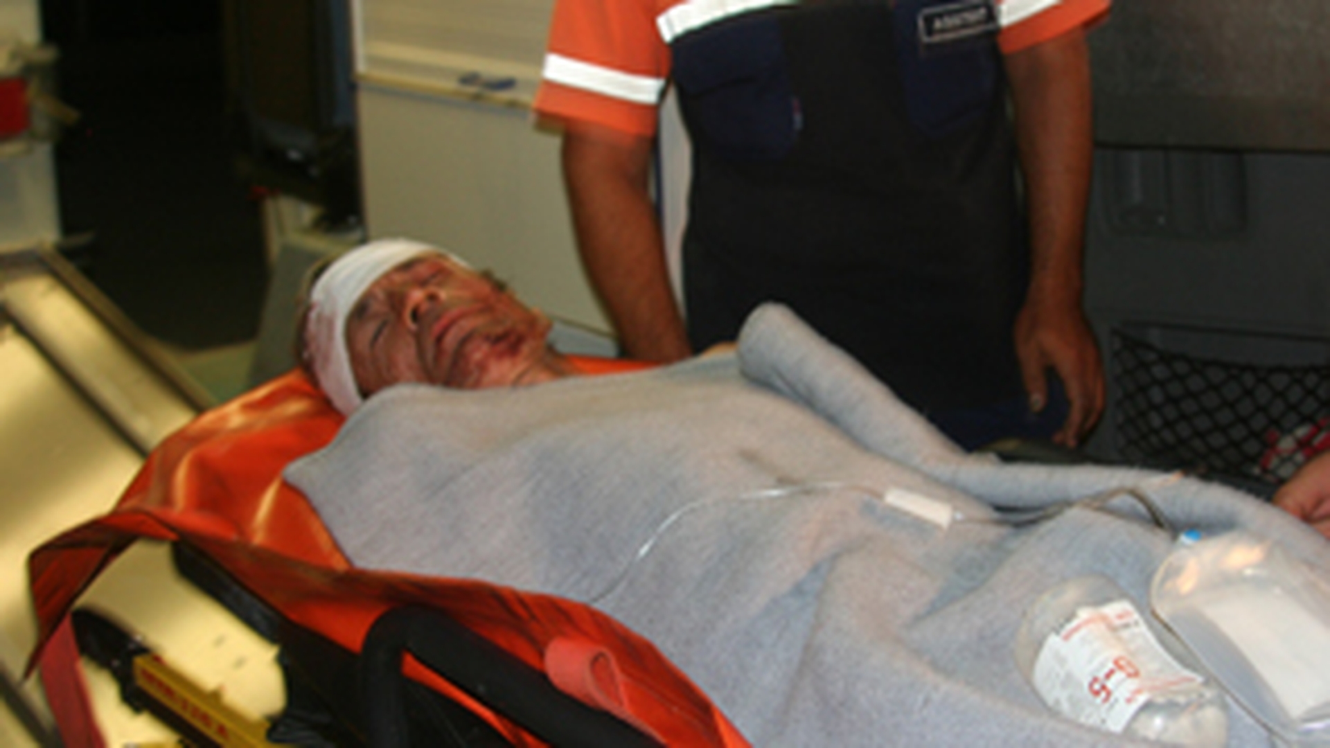O bucata de teren le-a luat mintile! Doi barbati din Mehedinti bagati in spital de un vecin!