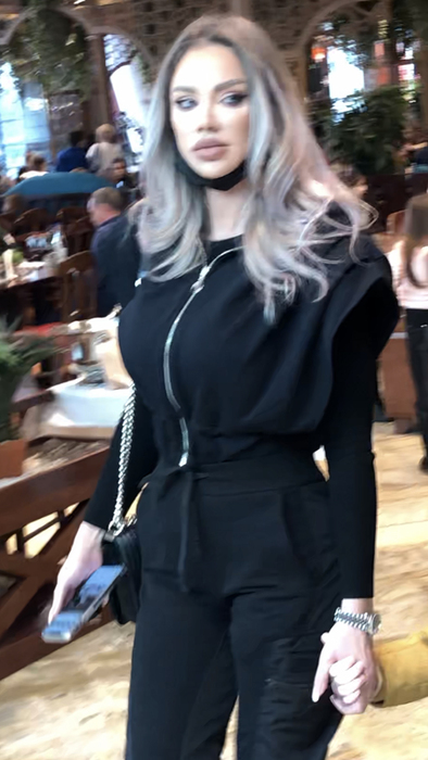 Bianca Drăgușanu a ieșit la mall cu o prietenă, după despărțirea de Gabi Bădălău