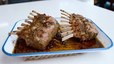 Coaste de miel ca pe Muntele Athos. Rețeta mediteraneană perfectă pentru masa luminată de Paște