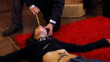 Este DIAVOLUL! Oamenii au luat-o la fuga cand au vazut ce a NASCUT o femeie, in timpul unei slujbe de EXORCIZARE!