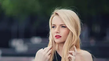 Cine este Cristina Caramarcu, solista trupei The Humans