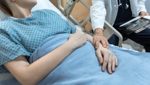 Adolescenta care a trăit un calvar din cauza medicilor! Nimeni n-a reușit să îi pună un diagnostic corect până acum: „Mă simt ca și cum aș muri”