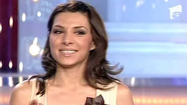 Uite-o pe Sorana (ex-A.S.I.A.) in costum de baie! Imi place sa stau goala!