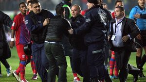 Fotbalistul de la noi care a fost bătut pe terenul de fotbal a rămas fără permis. Acum merge cu...