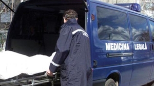 Trupul neînsuflețit al unui bărbat din Baia Mare a fost păzit de un echipaj de poliție mai multe ore. Motivul este șocant: ”Nu știu ce s-a întâmplat, nu mi se pare normal”