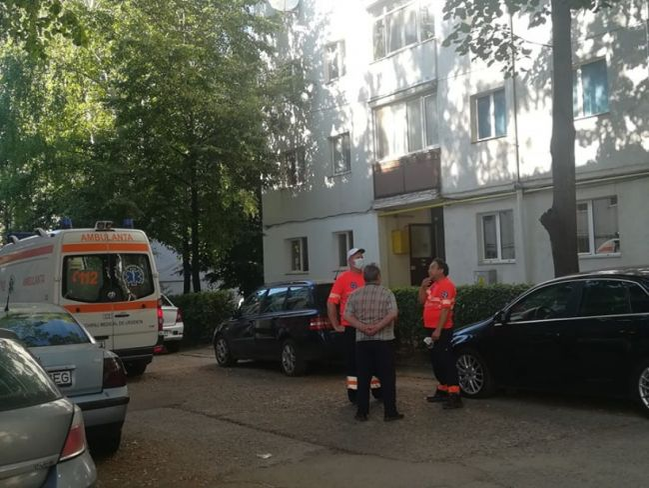 Un bărbat a fost găsit mort într-un apartament din Botoșani. Cine l-a descoperit. FOTO